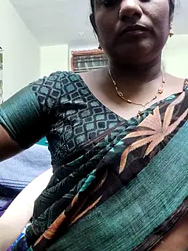 Snapshot of papukurty chatting on 10.26.25 papukurty online show from 10.26.25