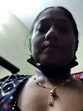 Snapshot of papukurty chatting on 10.27.25 papukurty online show from 10.27.25