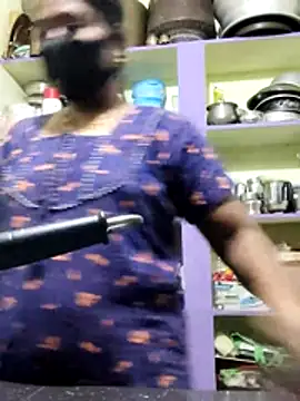 Snapshot of papukurty chatting on 10.28.25 papukurty online show from 10.28.25