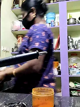 Snapshot of papukurty chatting on 10.29.25 papukurty online show from 10.29.25