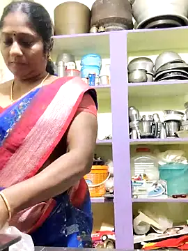 Snapshot of papukurty chatting on 11.15.25 papukurty online show from 11.15.25