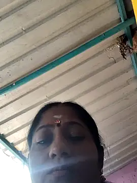 Snapshot of papukurty chatting on 11.20.25 papukurty online show from 11.20.25