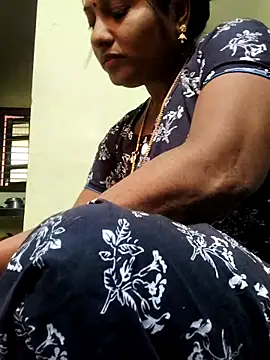 Snapshot of papukurty chatting on 12.18.25 papukurty online show from 12.18.25