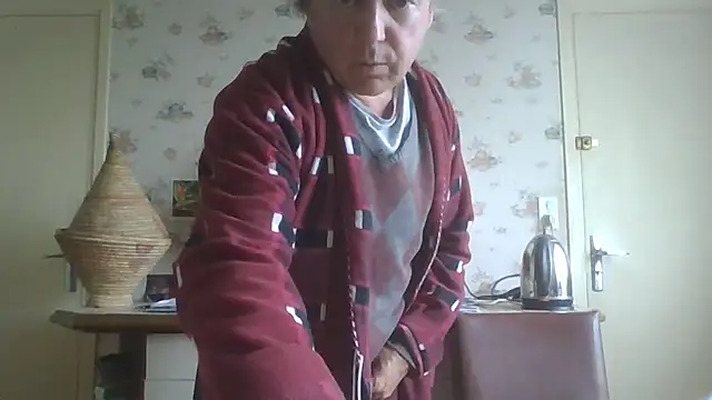 Snapshot of gegevincent chatting on 10.26.25 gegevincent online show from 10.26.25