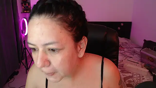 Abbyjoness21 online show from 10.23.25