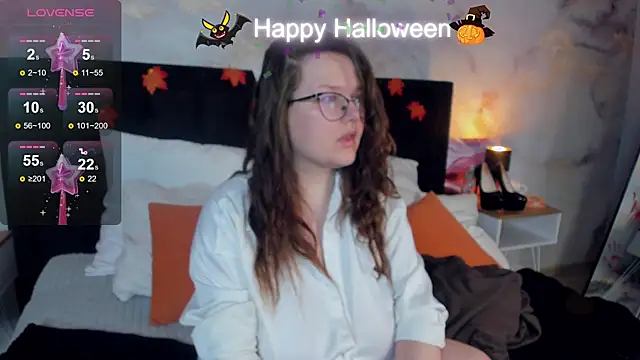 HelenDanvers online show from 10.31.25