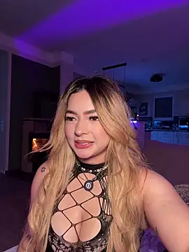 Snapshot of OriannaFox chatting on 12.17.25 OriannaFox online show from 12.17.25