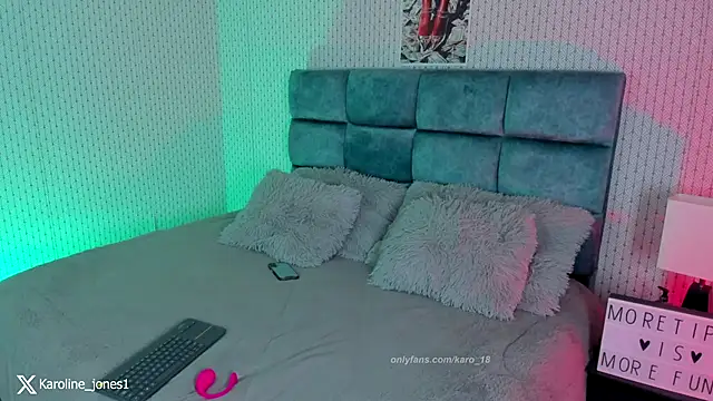 karoliine jones online show from 12.15.25