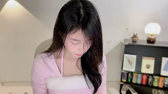 Snapshot of Onechestnut chatting on 12.21.25 Onechestnut online show from 12.21.25