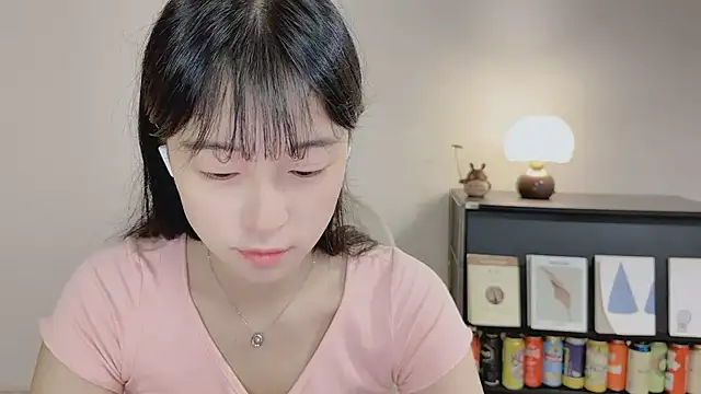 Snapshot of Onechestnut chatting on 05.19.26 Onechestnut online show from 05.19.26
