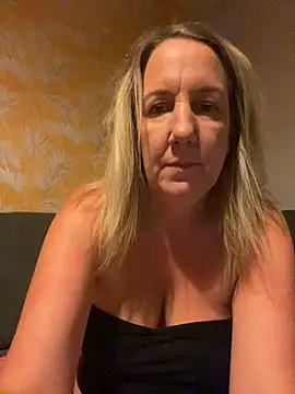 Snapshot of X-Victoria-X chatting on 09.14.25 X-Victoria-X online show from 09.14.25