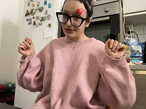 Snapshot of severingratty chatting on 10.02.25 severingratty online show from 10.02.25