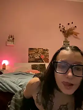 Snapshot of severingratty chatting on 10.05.25 severingratty online show from 10.05.25