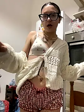 Snapshot of severingratty chatting on 10.12.25 severingratty online show from 10.12.25