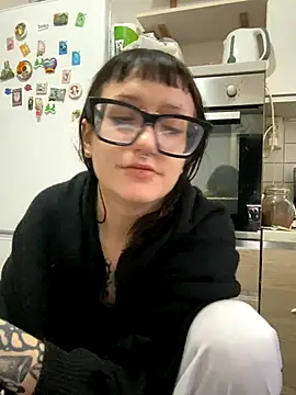 Snapshot of severingratty chatting on 10.30.25 severingratty online show from 10.30.25