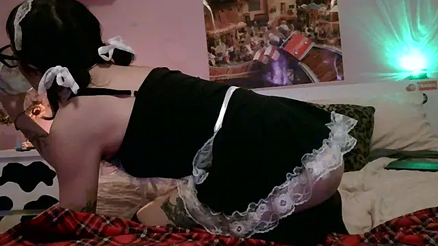 Snapshot of severingratty chatting on 10.30.25 severingratty online show from 10.30.25