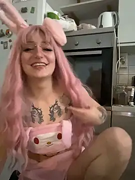 Snapshot of severingratty chatting on 10.31.25 severingratty online show from 10.31.25