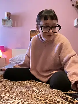 Snapshot of severingratty chatting on 11.10.25 severingratty online show from 11.10.25