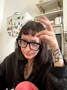 Snapshot of severingratty chatting on 11.18.25 severingratty online show from 11.18.25