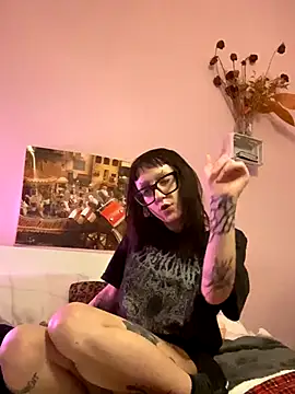 Snapshot of severingratty chatting on 11.20.25 severingratty online show from 11.20.25