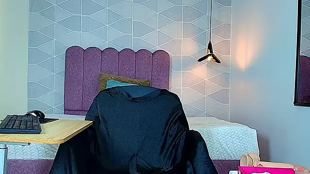 Aly Loving online show from 11.26.25