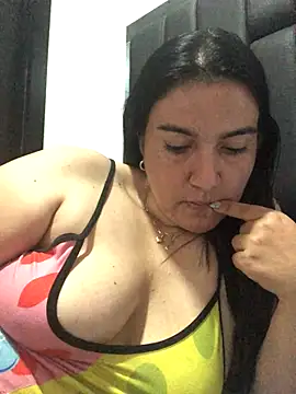 Snapshot of sweetdulcexxx chatting on 10.19.25 sweetdulcexxx online show from 10.19.25