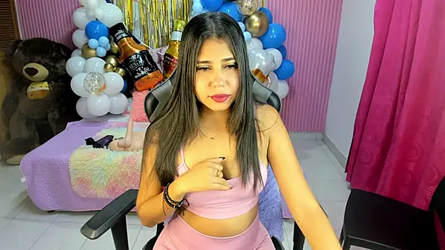 Snapshot of Mindy_19 chatting on 10.01.25 Mindy 19 online show from 10.01.25