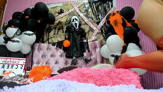 Snapshot of Mindy_19 chatting on 10.28.25 Mindy 19 online show from 10.28.25