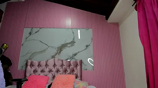 Snapshot of Mindy_19 chatting on 11.08.25 Mindy 19 online show from 11.08.25