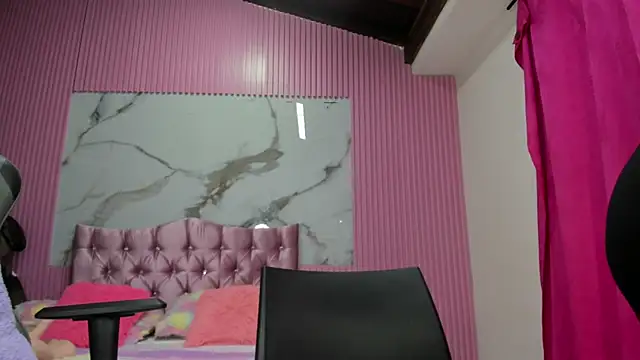 Snapshot of Mindy_19 chatting on 11.27.25 Mindy 19 online show from 11.27.25