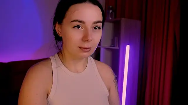 Snapshot of Di_na_Bell chatting on 09.10.25 Di na Bell online show from 09.10.25