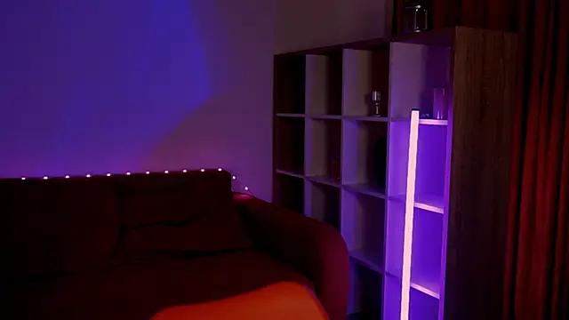 Snapshot of Di_na_Bell chatting on 09.12.25 Di na Bell online show from 09.12.25