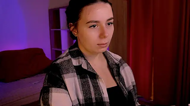 Snapshot of Di_na_Bell chatting on 09.18.25 Di na Bell online show from 09.18.25