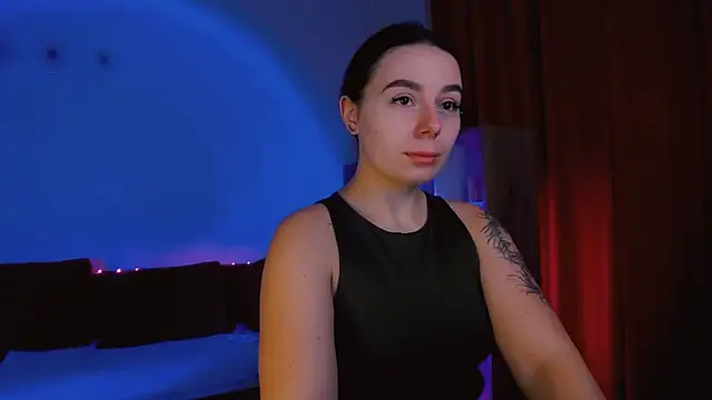 Snapshot of Di_na_Bell chatting on 09.22.25 Di na Bell online show from 09.22.25