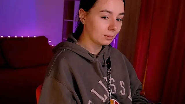 Snapshot of Di_na_Bell chatting on 09.26.25 Di na Bell online show from 09.26.25