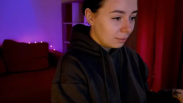 Snapshot of Di_na_Bell chatting on 09.27.25 Di na Bell online show from 09.27.25