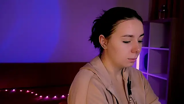 Snapshot of Di_na_Bell chatting on 10.07.25 Di na Bell online show from 10.07.25