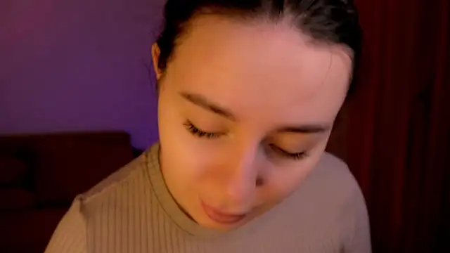 Snapshot of Di_na_Bell chatting on 11.20.25 Di na Bell online show from 11.20.25