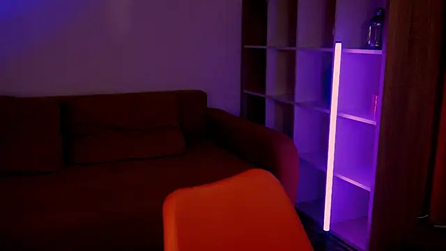 Snapshot of Di_na_Bell chatting on 11.25.25 Di na Bell online show from 11.25.25