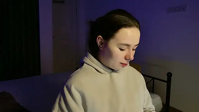 Snapshot of Di_na_Bell chatting on 12.01.25 Di na Bell online show from 12.01.25