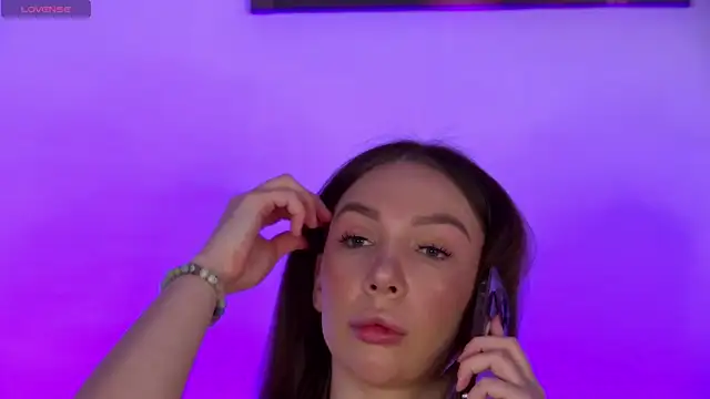 Snapshot of AlysonHuxley_ chatting on 11.09.25 AlysonHuxley online show from 11.09.25