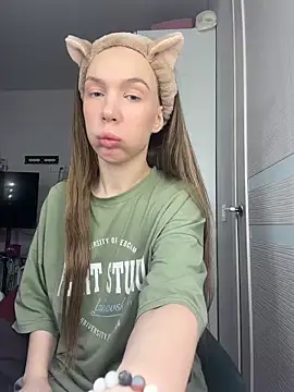 Snapshot of AlysonHuxley_ chatting on 02.23.26 AlysonHuxley online show from 02.23.26