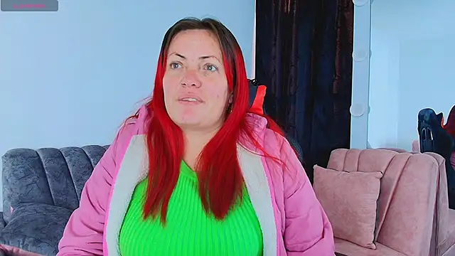 carolinhe  online show from 10.03.25