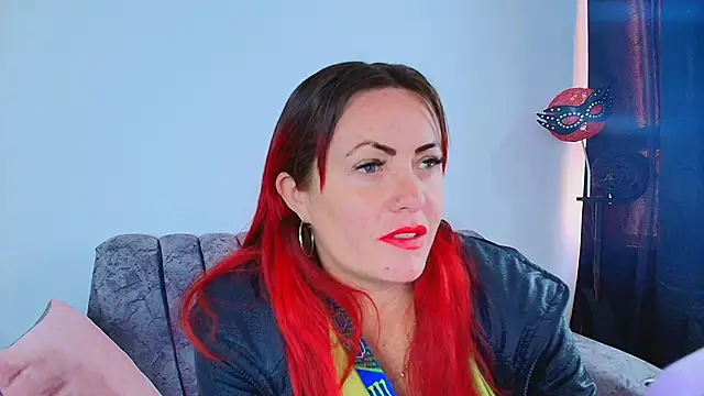 carolinhe  online show from 10.08.25