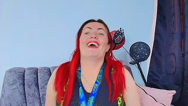 carolinhe  online show from 10.10.25