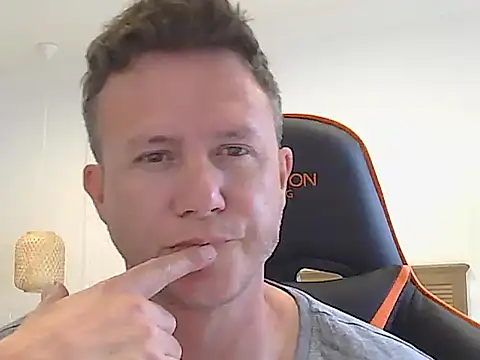 Snapshot of TroyDieselXXX chatting on 10.20.25 TroyDieselXXX online show from 10.20.25