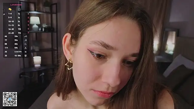 Snapshot of PetraHambelton chatting on 11.04.25 PetraHambelton online show from 11.04.25