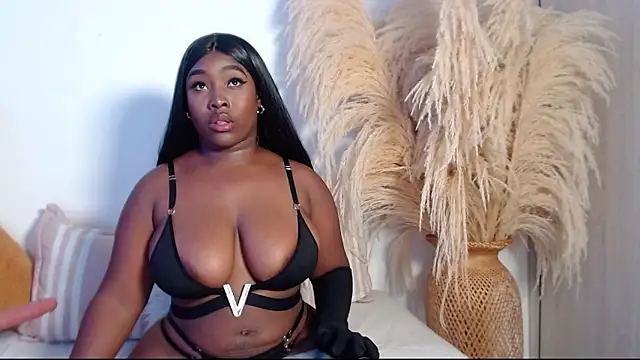 Snapshot of XYOMARAWILD chatting on 10.13.25 XYOMARAWILD online show from 10.13.25