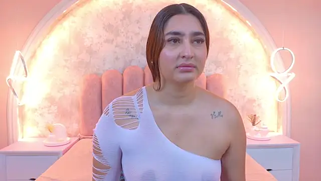 Snapshot of JasmineRhodes chatting on 10.28.25 JasmineRhodes online show from 10.28.25