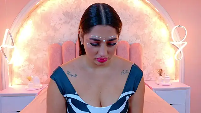 Snapshot of JasmineRhodes chatting on 10.31.25 JasmineRhodes online show from 10.31.25